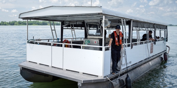 La navette faisant la ligne 6 sur le services des navettes fluviales